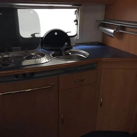 キャンプ場 Caravan 2 Persoons 1,5 Km Van Strand エイマイデン